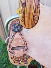 Load image into Gallery viewer, Cloverleaf 6 Youth Barrel Saddles