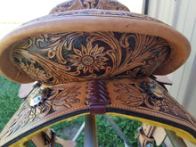 Load image into Gallery viewer, Cloverleaf 6 Youth Barrel Saddles