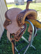 Load image into Gallery viewer, Cloverleaf 6 Youth Barrel Saddles