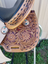 Load image into Gallery viewer, Cloverleaf 6 Youth Barrel Saddles