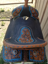 Load image into Gallery viewer, 15&quot; Flower Tooled Barrel Saddle
