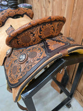 Load image into Gallery viewer, 15" HR Signature Team Roper

