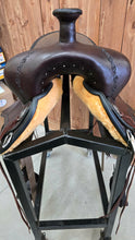 Load image into Gallery viewer, 18" Circle Y Apache Walnut Trail Saddle
