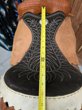 Load image into Gallery viewer, 16" Billy Cook Maker Barrel Racer- 1524
