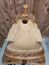 Load image into Gallery viewer, Cloverleaf 6 Sunflower Pattern Barrel Saddle
