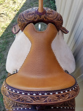 Load image into Gallery viewer, Cloverleaf 6 Feather Pattern Barrel Saddle
