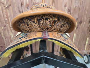 Cloverleaf 6 Sunflower Pattern Barrel Saddle