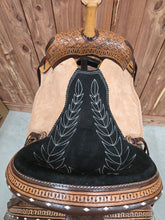 Load image into Gallery viewer, Square Skirt Barrel Saddle
