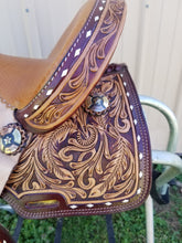 Load image into Gallery viewer, Cloverleaf 6 Feather Pattern Barrel Saddle
