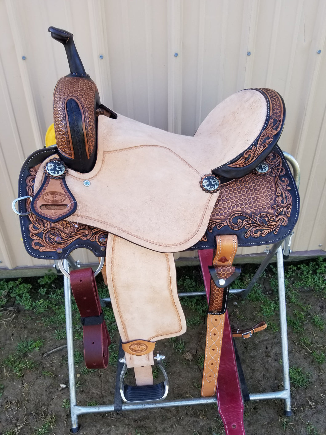 Cloverleaf 6 Black Trim Barrel Saddle