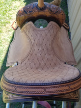 Load image into Gallery viewer, Cloverleaf 6 Quilted Pattern Barrel Saddle

