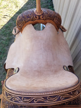 Load image into Gallery viewer, Cloverleaf 6 Daisy Pattern Barrel Saddle
