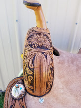 Load image into Gallery viewer, Cloverleaf 6 Youth Barrel Saddles
