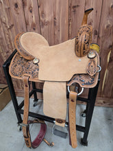 Load image into Gallery viewer, Cloverleaf 6 Sunflower Pattern Barrel Saddle
