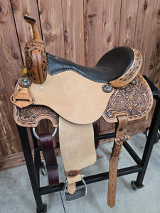 Cloverleaf 6 Black Seat Barrel Saddle