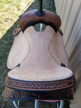 Load image into Gallery viewer, Cloverleaf 6 Black Trim Barrel Saddle
