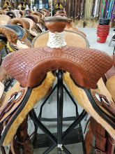 Load image into Gallery viewer, 15.5&quot; HR Ranch Roper
