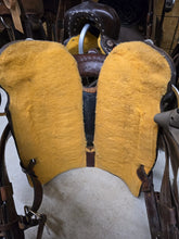 Load image into Gallery viewer, 15" Used Molly Powell Xtreme Series Barrel Saddle
