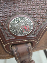 Load image into Gallery viewer, 15" Used Molly Powell Xtreme Series Barrel Saddle
